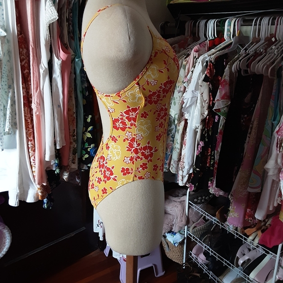 Swimsuit - Picture 2 of 4